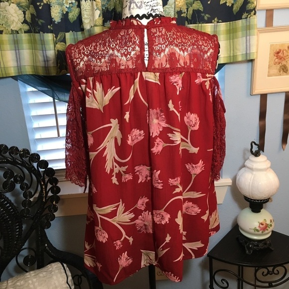 Live 4 Truth  open shoulder lace sleeve blouse - Picture 6 of 9